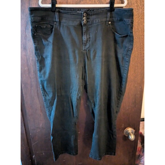 Torrid Plus Size 22 Black Jeggings Crop Capri - Picture 1 of 5